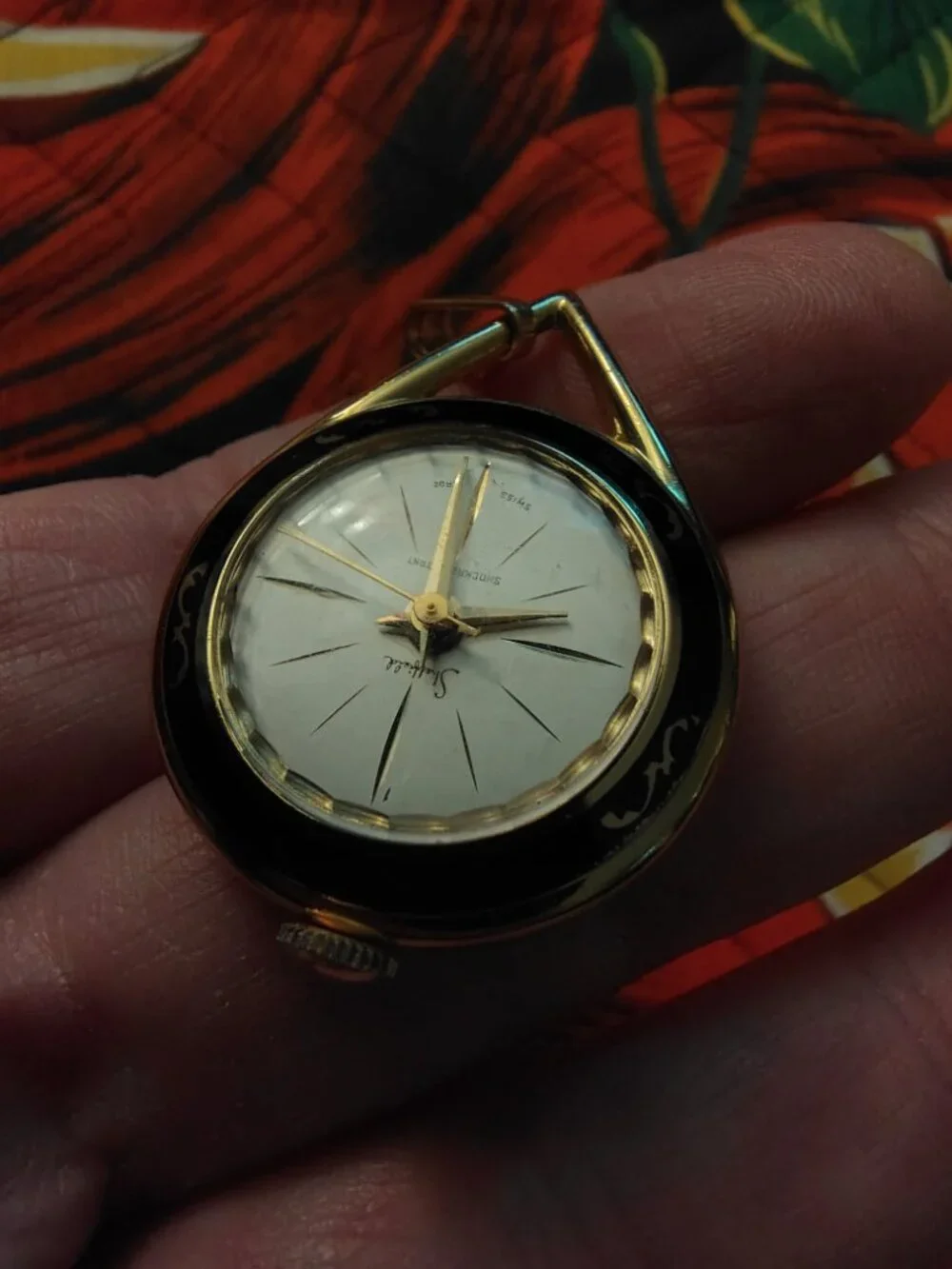 Vintage pendant watch   runs great  nice retro!!!